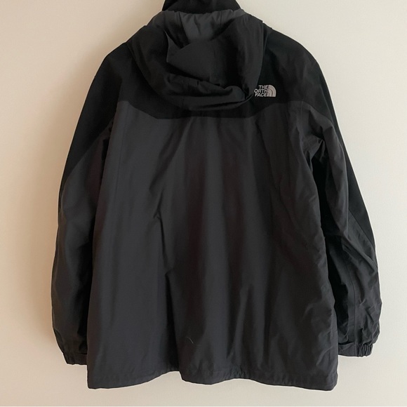 The North Face Men's Windbreaker Jacket - Picture 2 of 11
